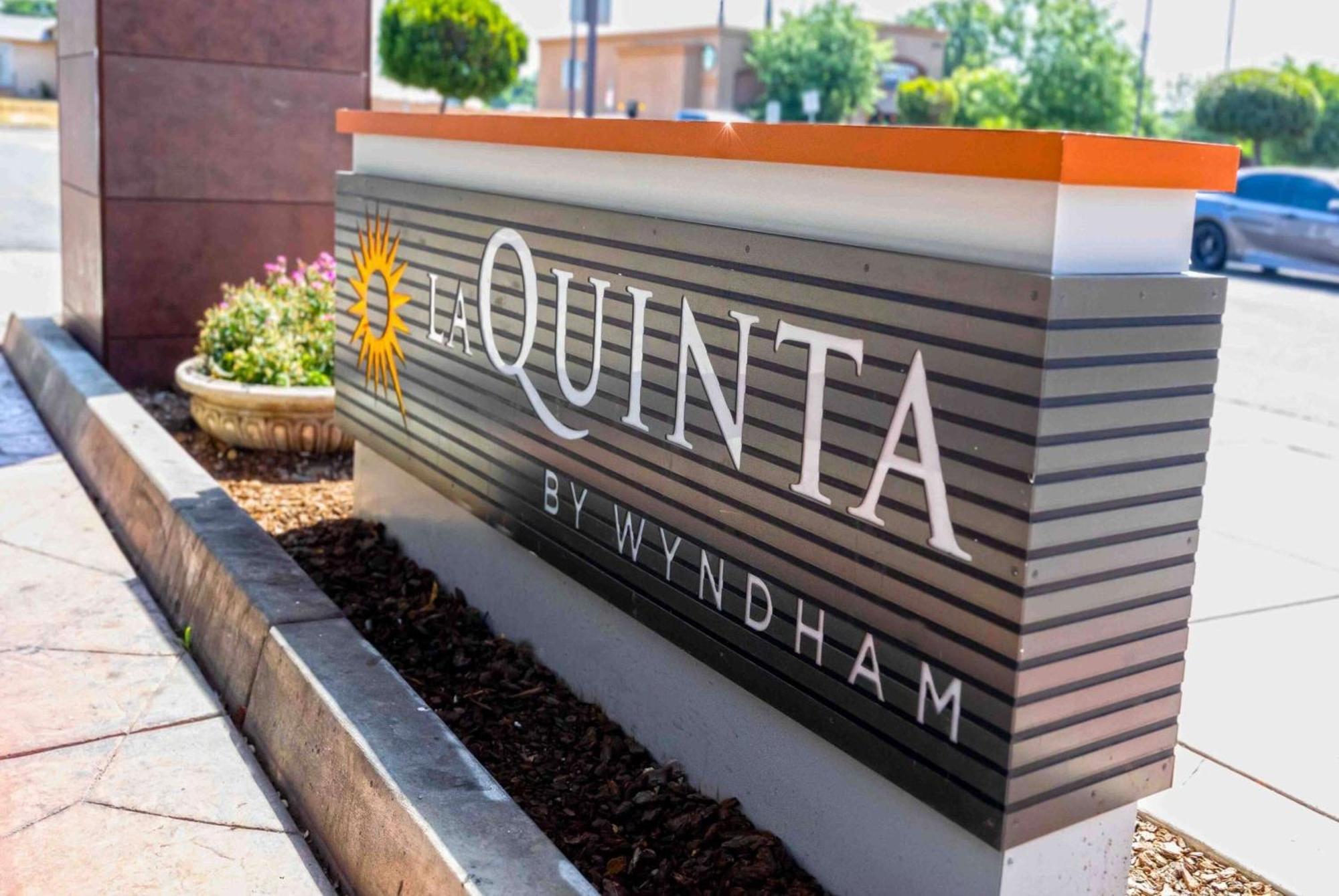 Отель La Quinta By Wyndham Fowler Экстерьер фото
